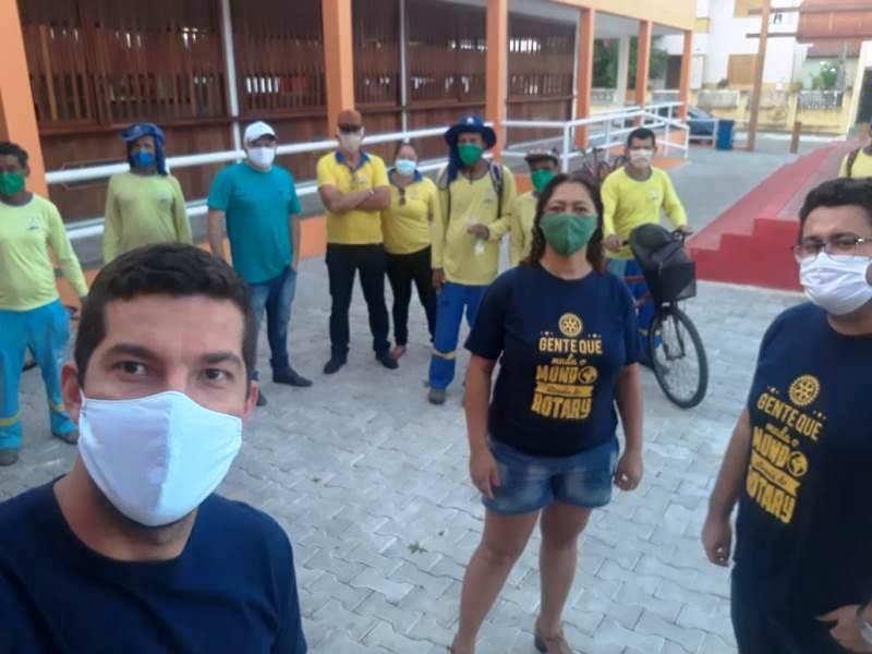 Rotary Club doa máscaras de tecido para profissionais da limpeza em Conceição da Barra