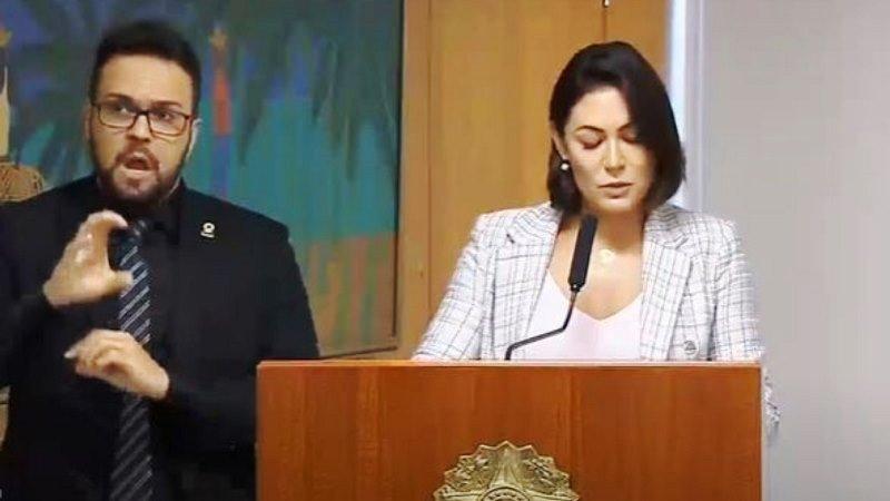 Michelle Bolsonaro se emociona em posse de cego para Secretaria de Justiça