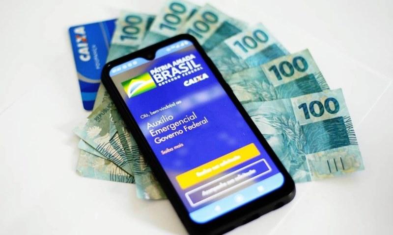 Movimento por renda mínima propõe pagamento dos R$ 600 até o fim do ano