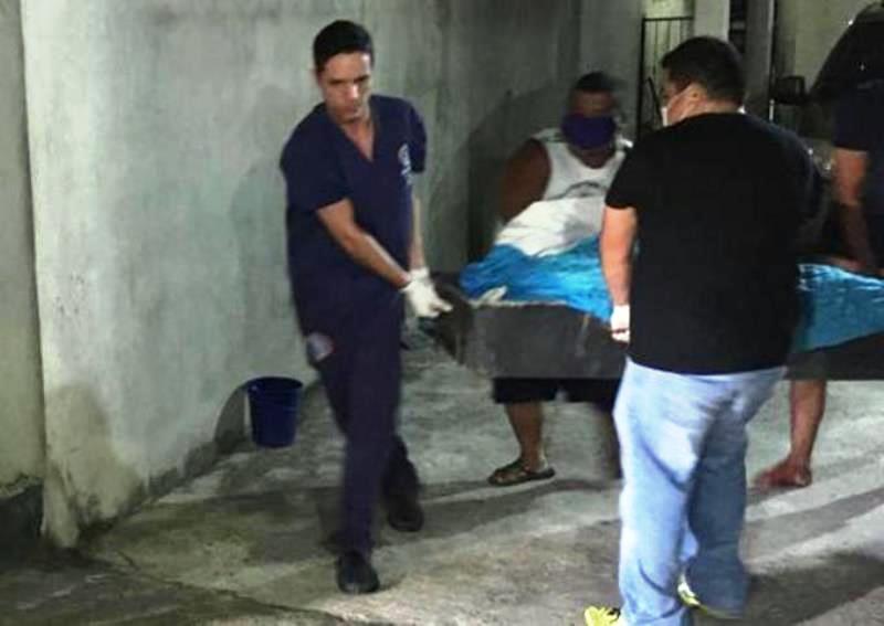 Casal é metralhado dentro de casa e adolescente está em estado grave