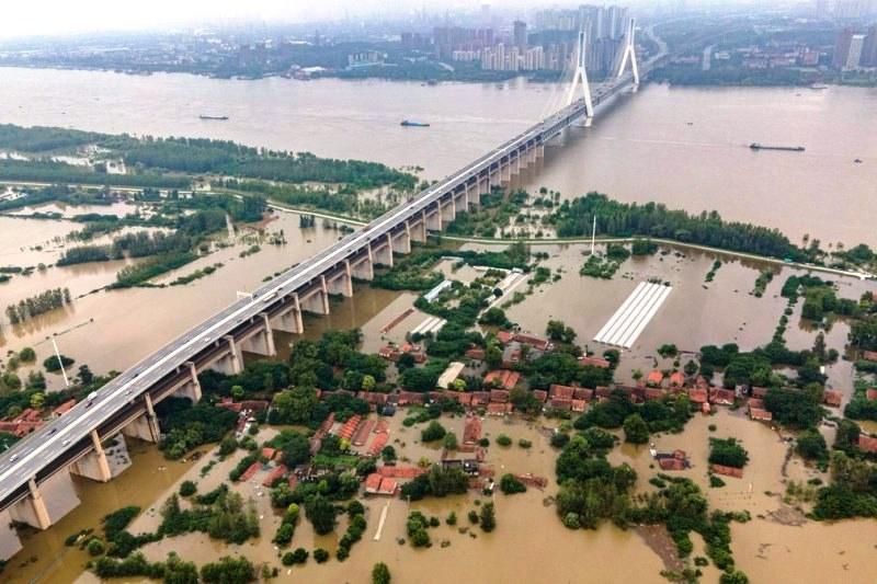 Inundações do rio Yangtze, deixam 140 mortes e desaparecidos na China