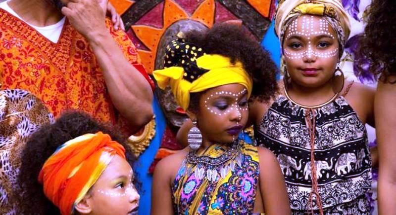 Movimento Meninas Crespas busca a valorização da cultura afro