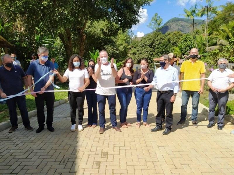 Governador Renato Casagrande entrega obras de calçamento rural em Santa Leopoldina