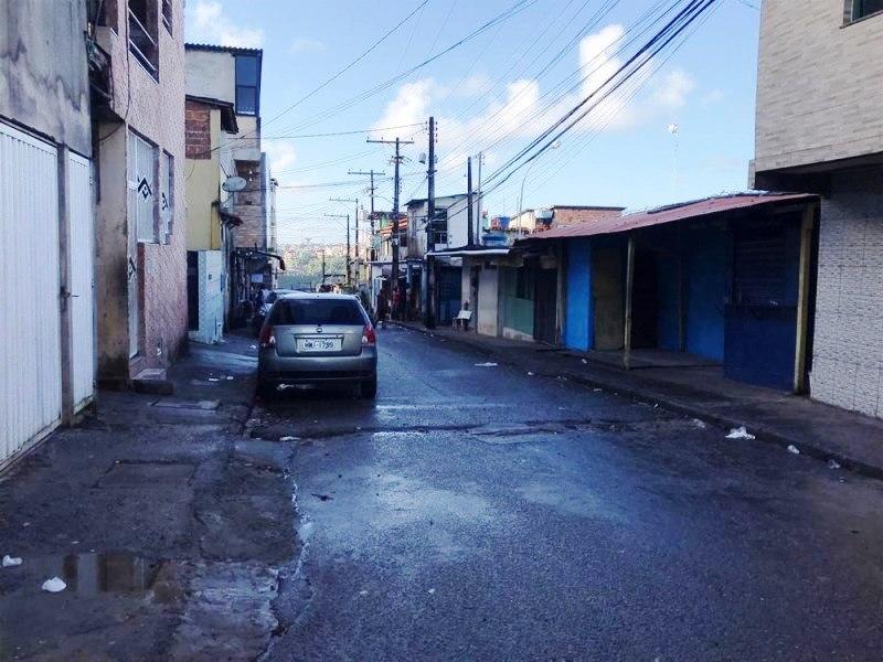 Jovem morre e sete ficam feridos após disparos de arma de fogo durante festa 'paredão' em Salvador