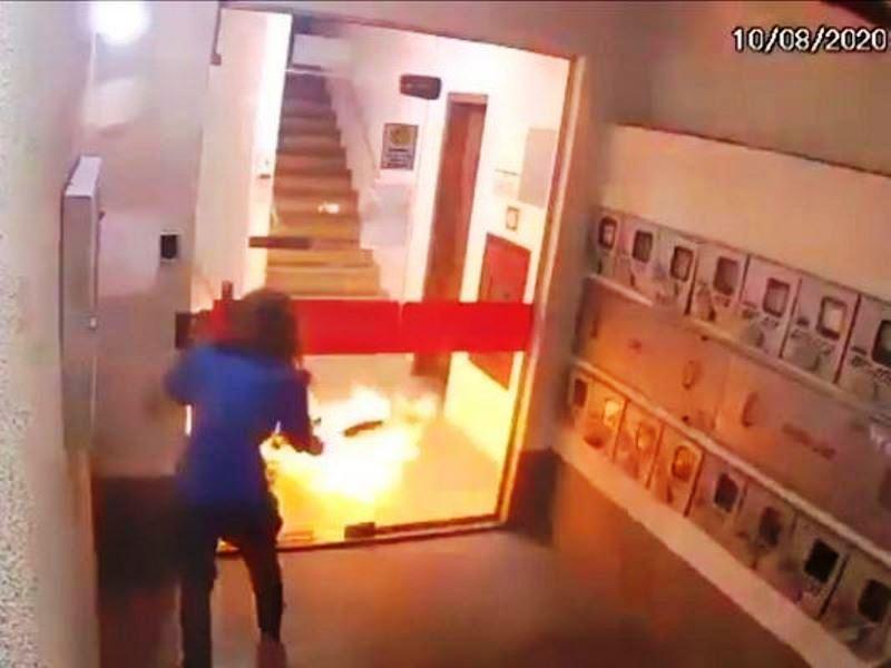 Mulher tem 70% do corpo queimado durante briga na Serra