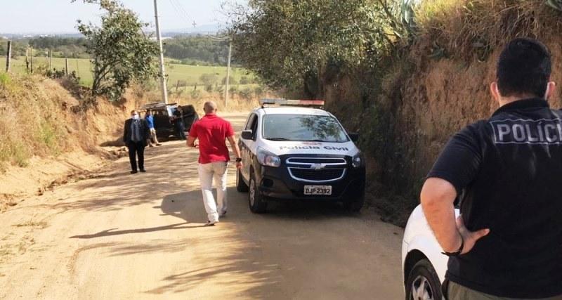 Pai de santo e esposa presos sob suspeita de matar trans carbonizada foram a motel após o crime