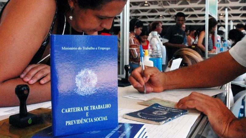 Pandemia deve empurrar 3,2 milhões de domicílios para as classes D e E