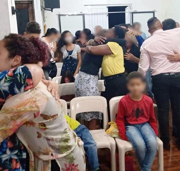 Pastor diz que “praga não entra na igreja” e fiéis ignorarem a Covid em SP