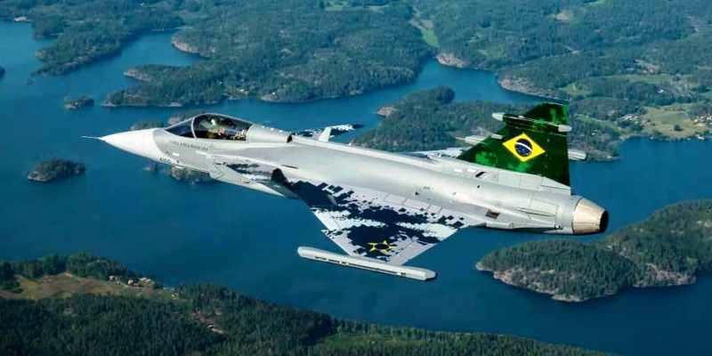 Primeiro caça Gripen já está a caminho do Brasil e será apresentado no DF