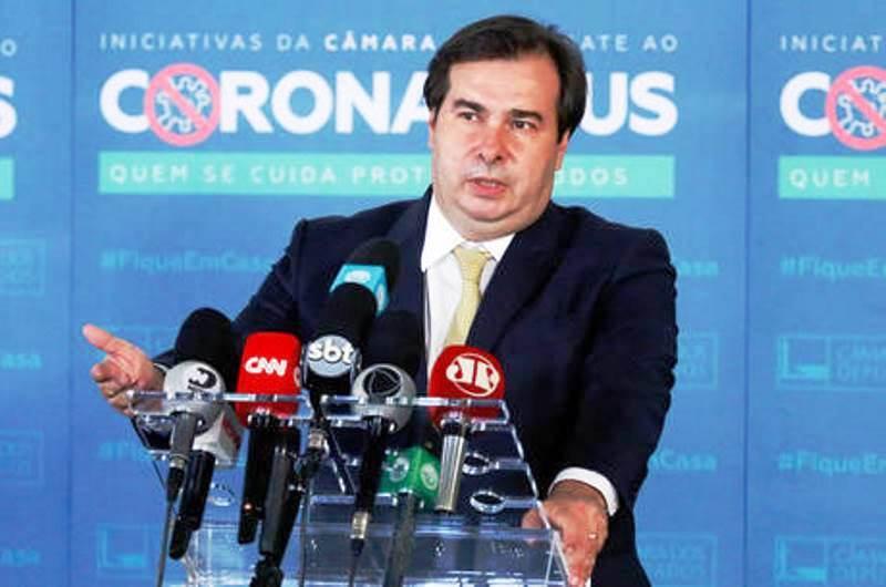 Salário médio da Câmara é de R$ 30 mil, diz Rodrigo Maia