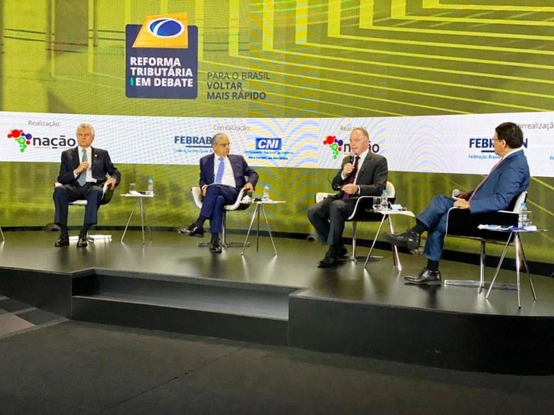 Casagrande participa de debate sobre reforma tributária, em Brasília