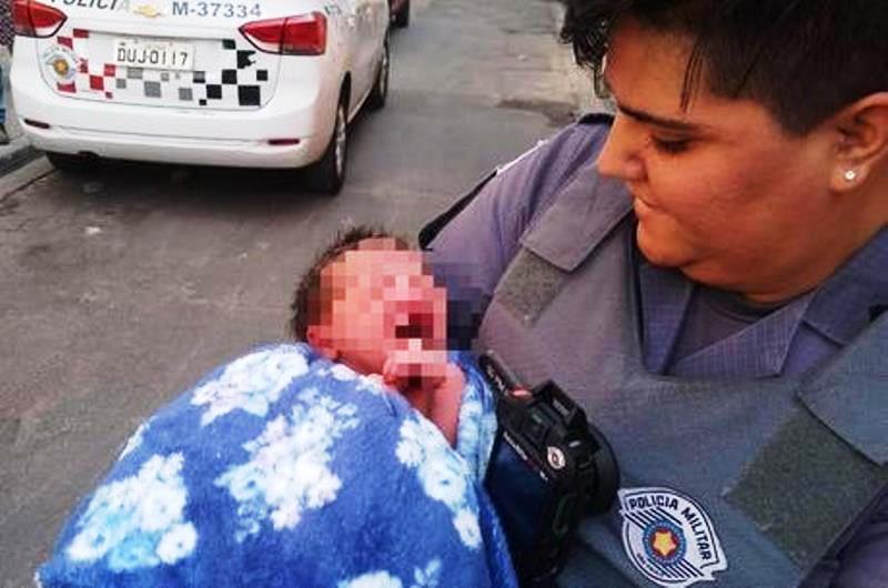 Polícia resgata bebê recém-nascido abandonado em caixa de papelão