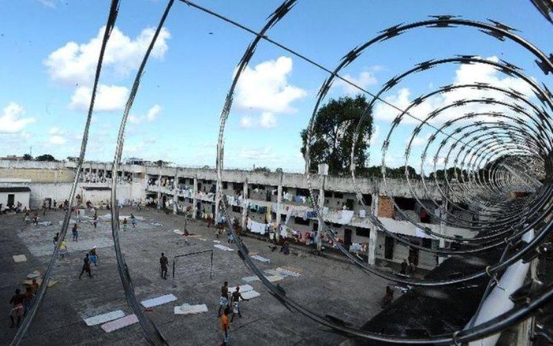 Detento arranca coração de companheiro de cela em presídio