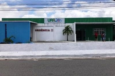 Jovem é morta com facadas no pescoço