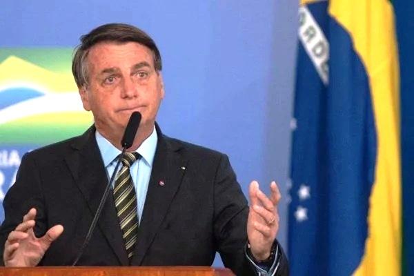 Bolsonaro passa bem após cirurgia para retirada de cálculo na bexiga