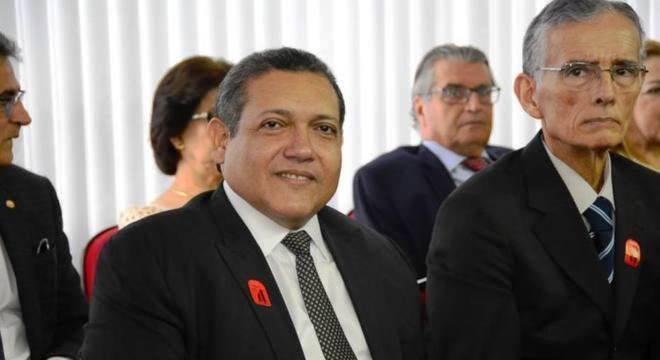 Bolsonaro indicará ao STF desembargador Kássio Nunes