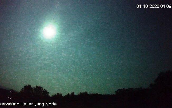 Meteoro com brilho maior do que a Lua explode no céu do RS; assista