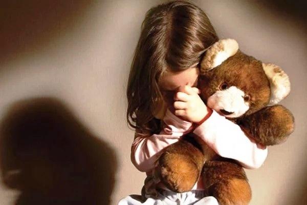 Homem estupra e engravida menina de 12 anos e foge com ela no ES