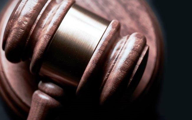 Foragido é preso após invadir audiência online e desafiar juíza a prendê-lo
