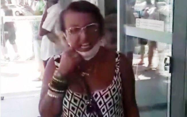 “Eu sou racista e odeio a raça negra”, diz mulher em banco; veja o vídeo
