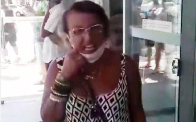 “Eu sou racista e odeio a raça negra”, diz mulher em banco; veja o vídeo