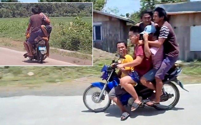 Motorista flagra cinco homens andando empilhados em uma moto