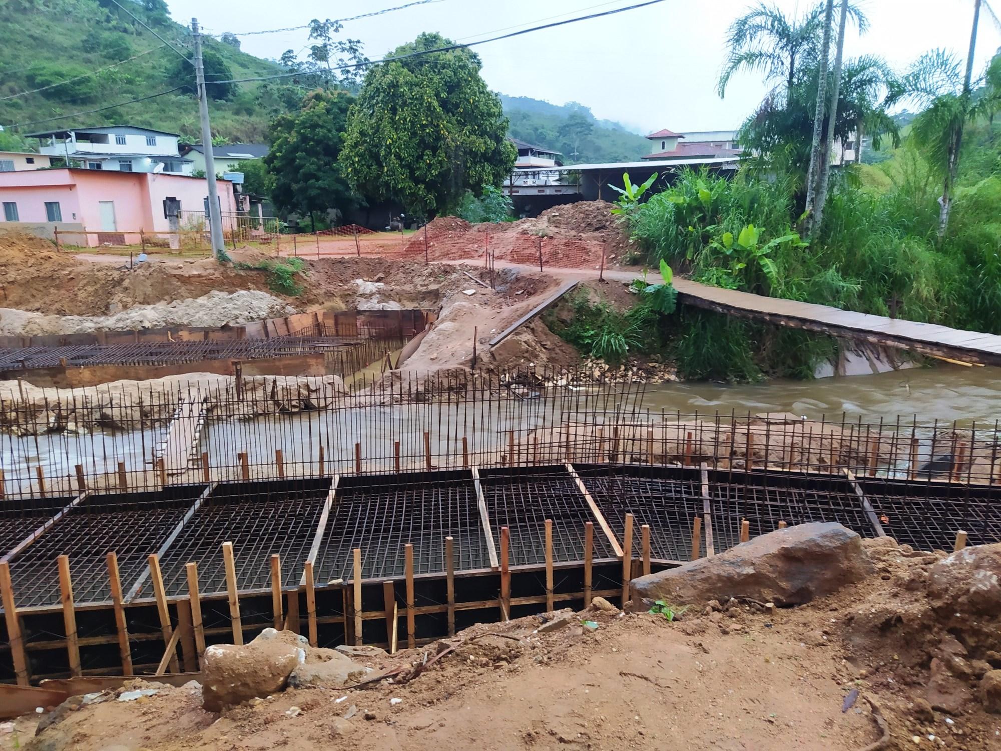 Casagrande visita obras rodoviárias e de reconstrução de pontes em Vargem Alta e Castelo