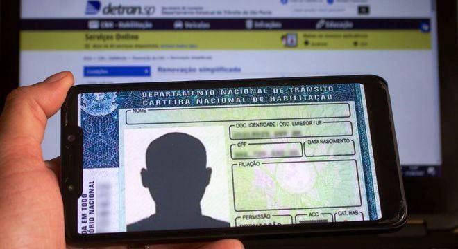 Número de CNH pelo celular quase dobra durante a pandemia