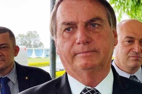 Homem oferece R$ 100 milhões a Bolsonaro em troca de selfie