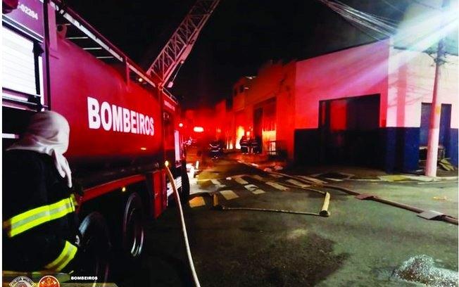 Homem é morto pela PM após incendiar a casa com a mãe dentro
