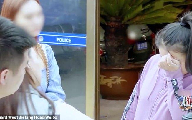 Mulher é chamada em delegacia e descobre traição do marido em vídeo