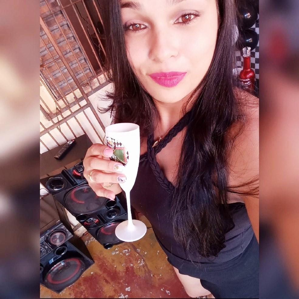 Marido mata mulher, confessa crime à mãe e foge