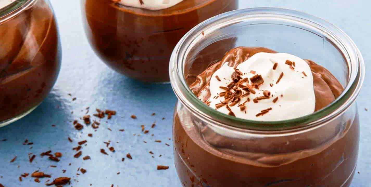 Em 10 minutos no copo: faça a sobremesa de chocolate não cozida mais fácil e saudável