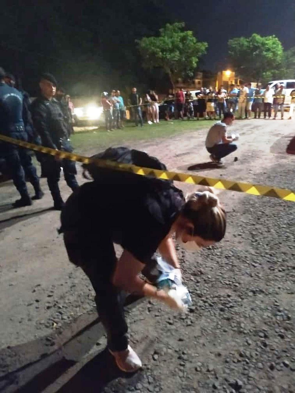 Casal é assassinado com cerca de 100 tiros de fuzil na saída de cassino 