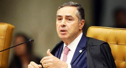 Barroso paralisa pedido sobre Ficha Limpa até definição do STF