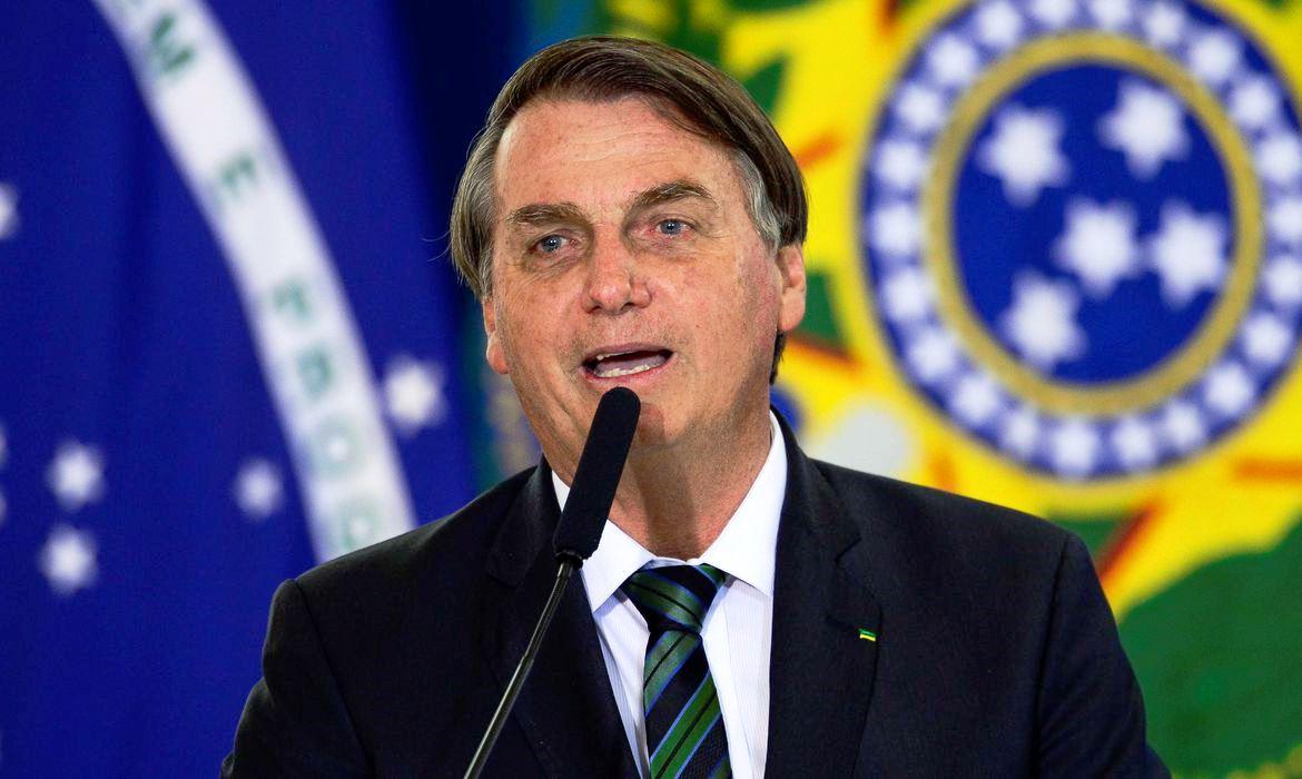 Vacina tem impacto que precisa ser bem esclarecido, diz Bolsonaro