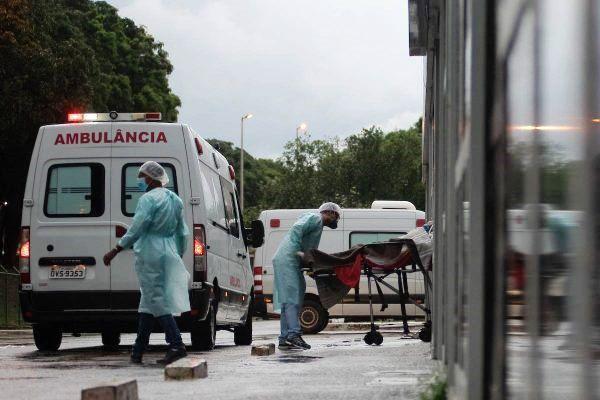 Média móvel de mortes por Covid-19 no Brasil tem nova queda e vai a 625