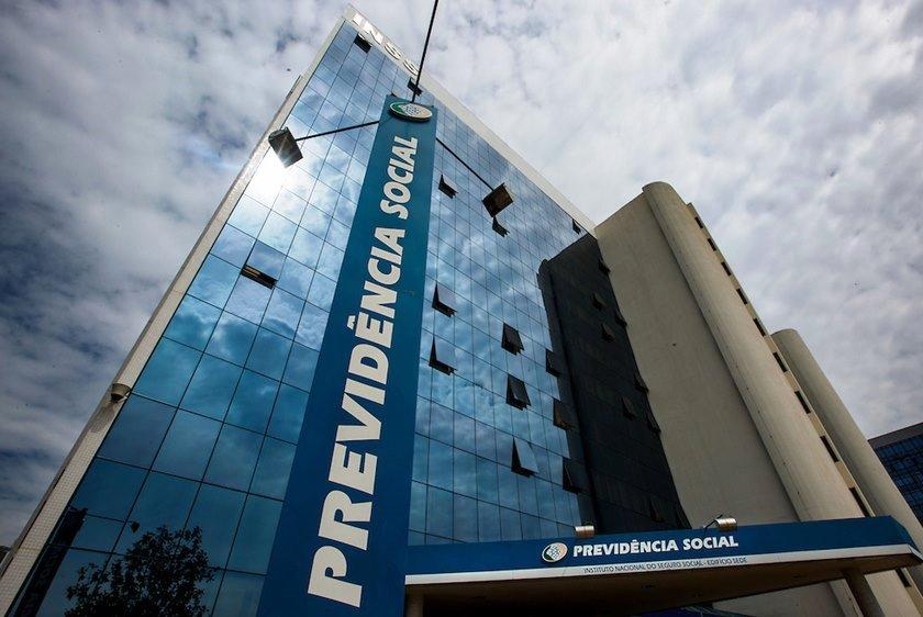 Benefícios do INSS acima do mínimo têm reajuste de 5,45%; teto sobe para R$ 6.433