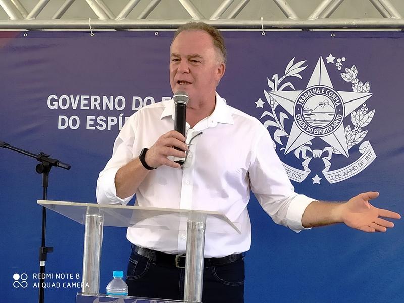 Casagrande visita Pinheiros e Pedro Canário e autoriza realização de obras