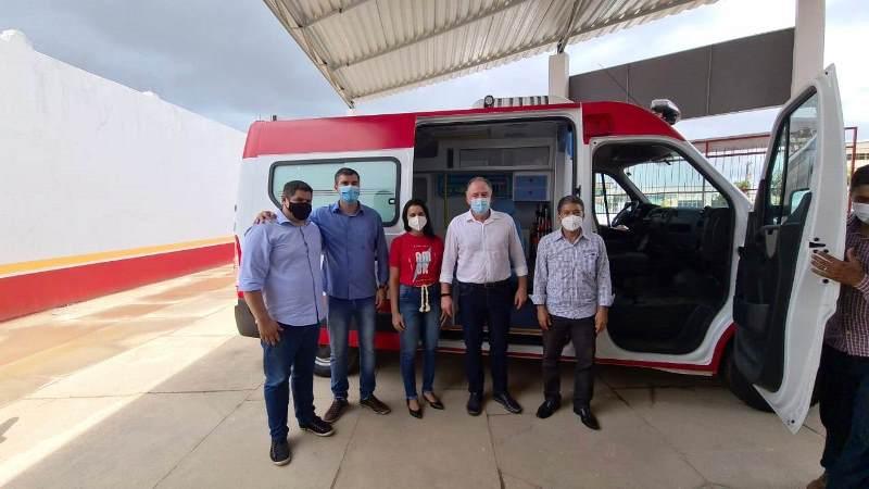 Casagrande visita Pinheiros e Pedro Canário e autoriza realização de obras