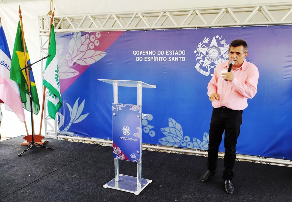 Arnóbio comemora OS que autoriza asfaltamento da rodovia que liga São João do Sobrado à Pinheiros: “Do sonho à realidade”