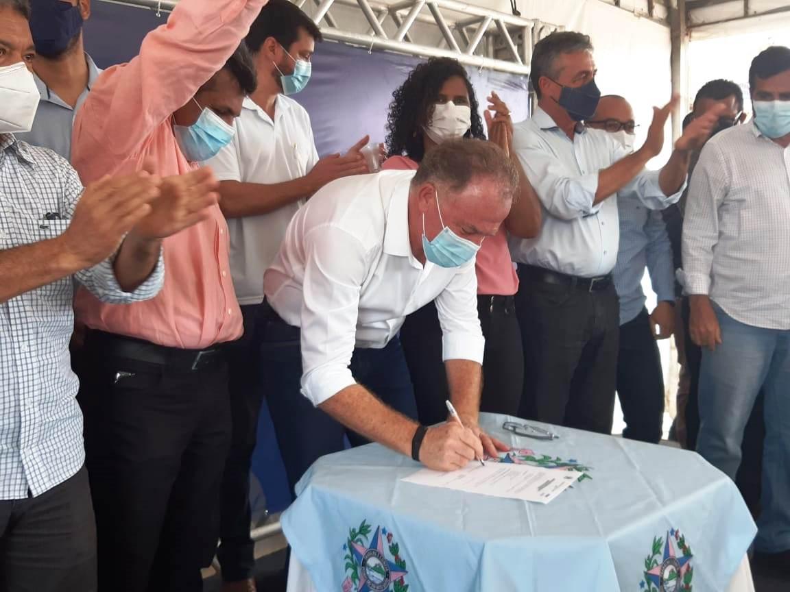 Arnóbio comemora OS que autoriza asfaltamento da rodovia que liga São João do Sobrado à Pinheiros: “Do sonho à realidade”
