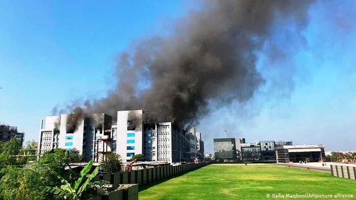 Incêndio em fabricante de vacinas na Índia deixa pelo menos 5 mortos