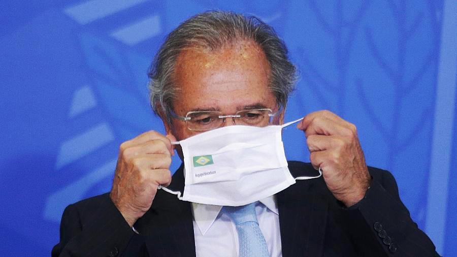 Guedes não descarta novo auxílio, mas não quer dar dinheiro para baile funk