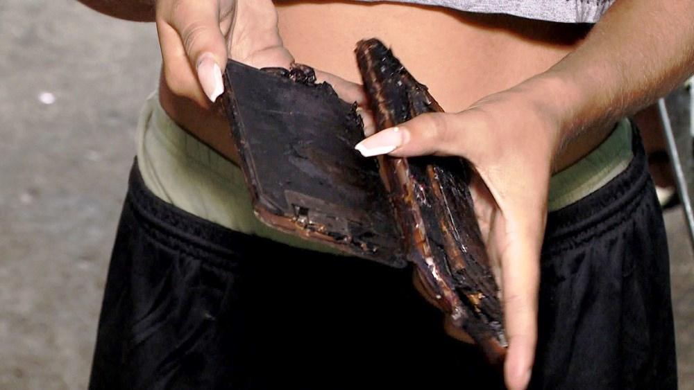 Casa pega fogo após celular explodir em Viana, ES