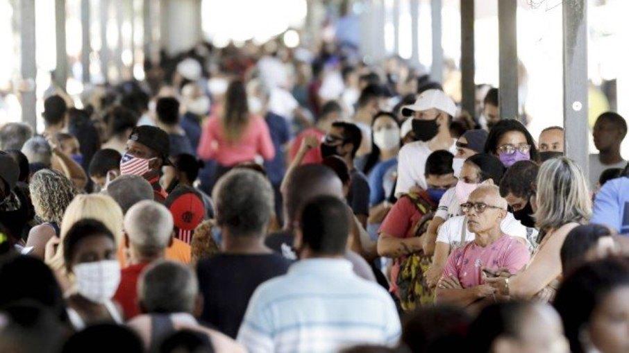 Fim do auxílio gera desespero: “Sem doações, meus filhos passariam fome”