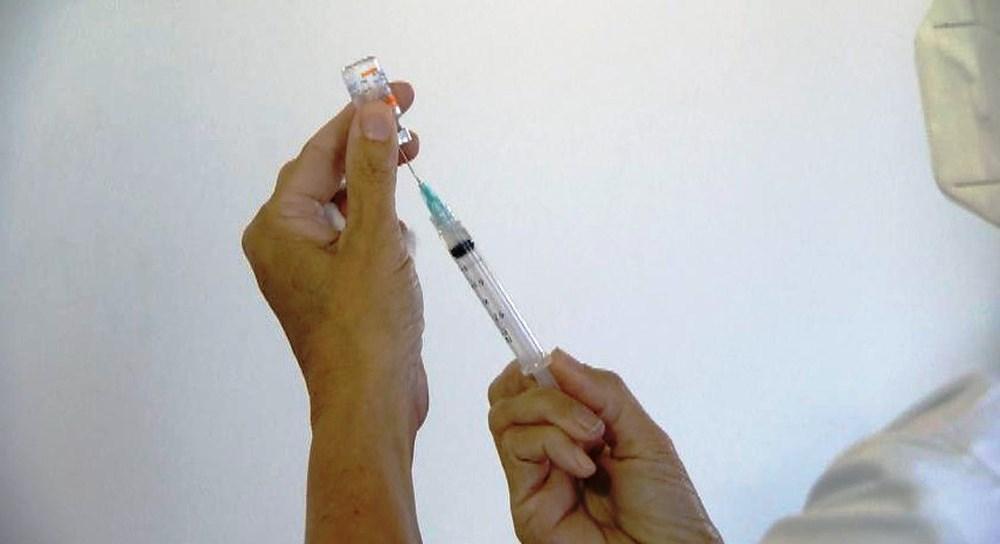Nésio Fernandes prevê chegada de novos lotes de vacina nos próximos 10 dias, no ES