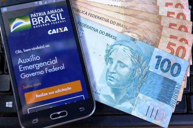 Governo cogita auxílio de R$ 200 a público menor