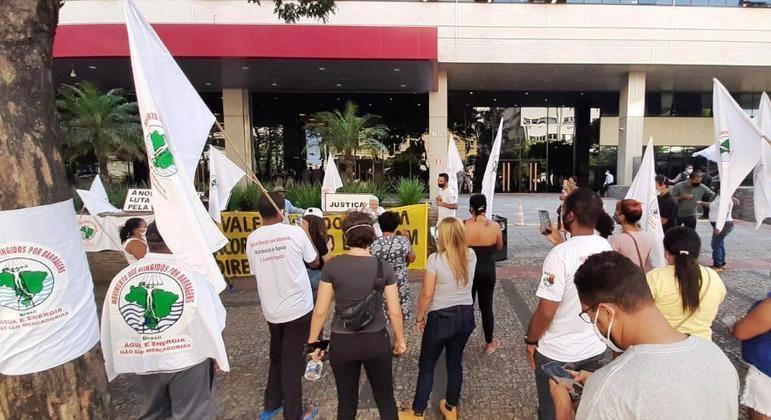 Atingidos por barragem estudam ir ao STF contra acordo com a Vale