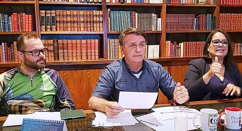 Bolsonaro diz que vai editar decreto sobre preço de combustíveis